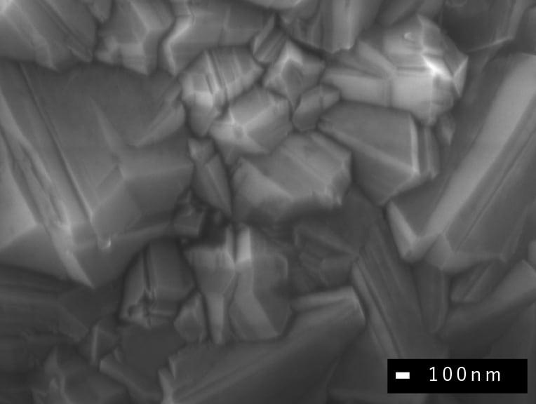 100nm Figure. 導電性ダイヤモンドのSEM画像．